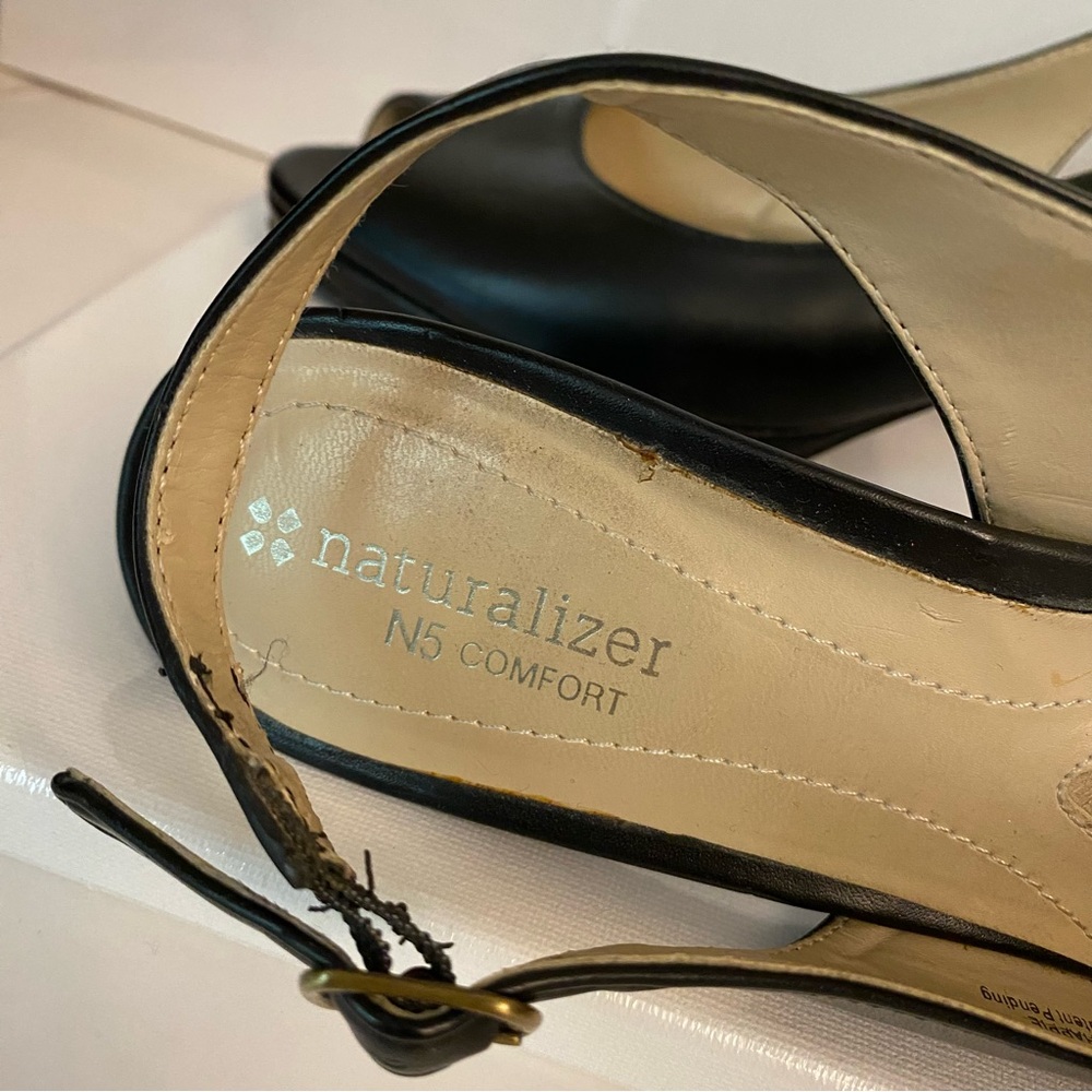 Naturalizer Happie Black Peep Toe Kitten Slingbacks 8 - Picture 4 of 6